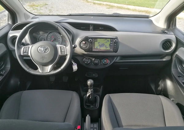 Toyota Yaris cena 37900 przebieg: 155000, rok produkcji 2016 z Bochnia małe 254